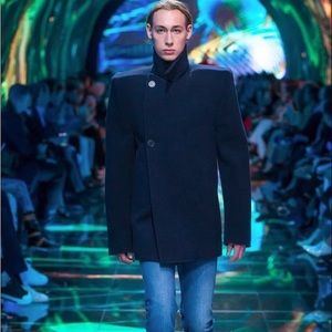 Balenciaga Ss19 men’s runway boxy shoulder navy coat